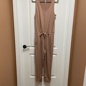 Wishlist Jumper Blush Sz Large with pockets & drawstring waist. So cute!